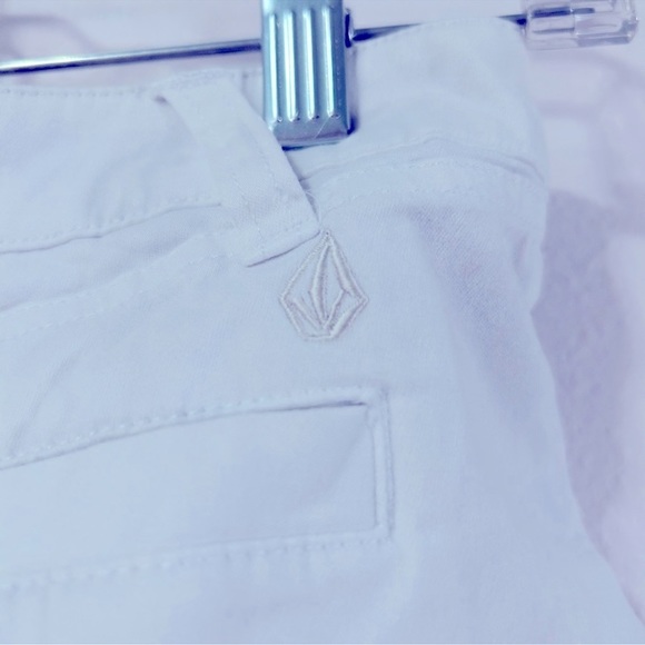 Volcom White Shorts Sz 5 (26/27) EXCELLENT CONDITION - Picture 6 of 8